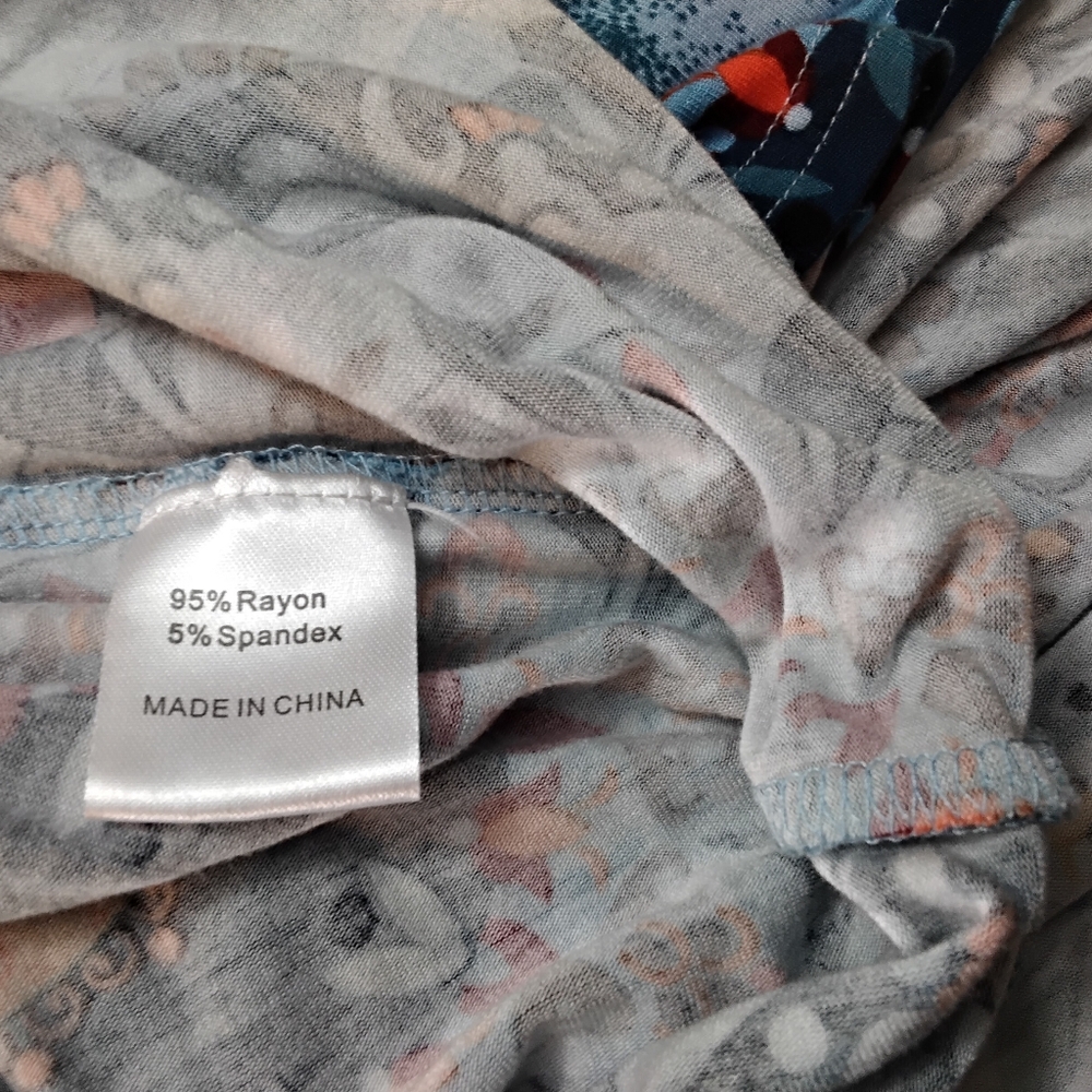 3892 Size XL Beautiful Multi Color Jumpsuit With Adjustable Straps. - Picture 5 of 5